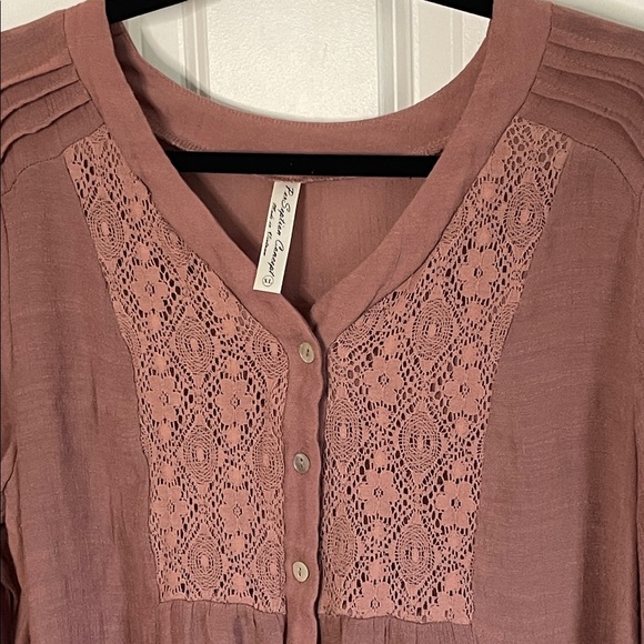 PerSeption Concept Women's Mauve Lace Detail Top with Shell Buttons Women’s XL - Picture 3 of 9